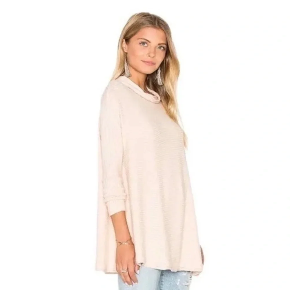 Free People we the free size medium oversized keyhole back shirt
